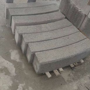 安徽芝麻白弧形路牙石