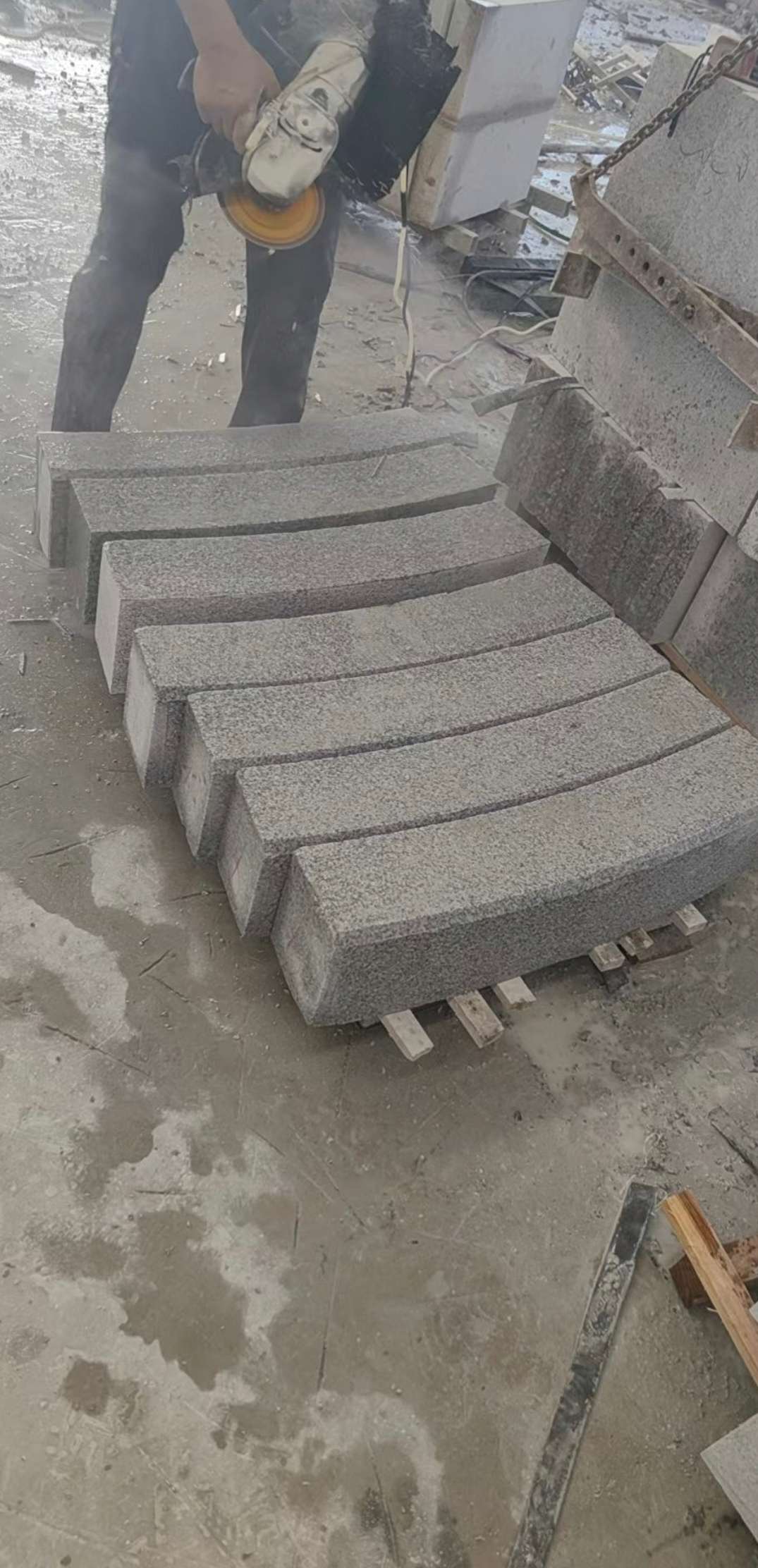安徽芝麻白弧形路牙石