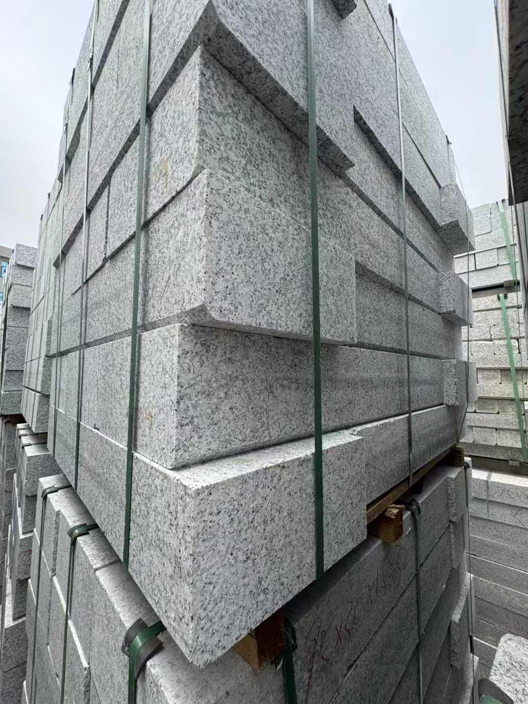 安徽芝麻白路牙石 马路牙子